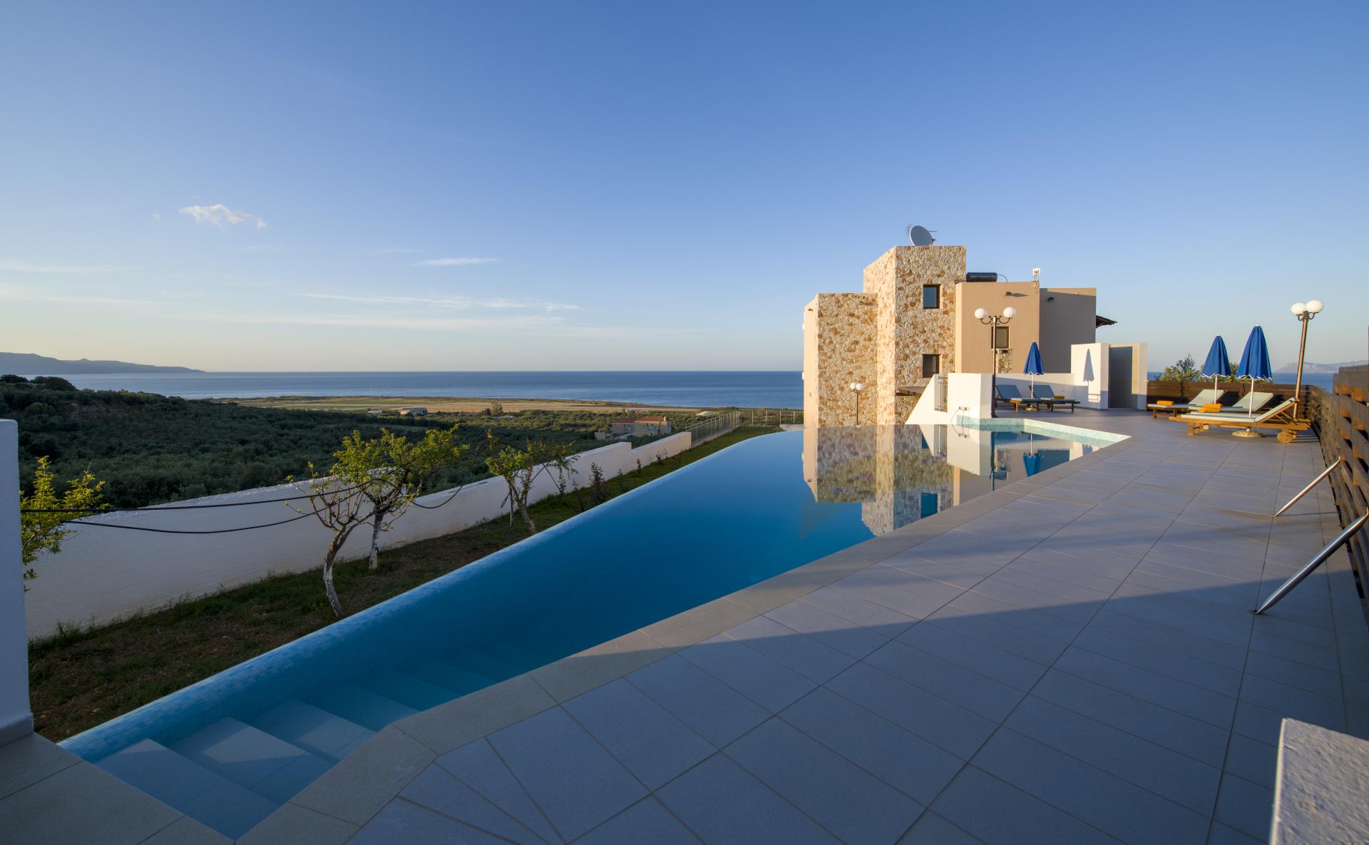 Private villa with pool crete